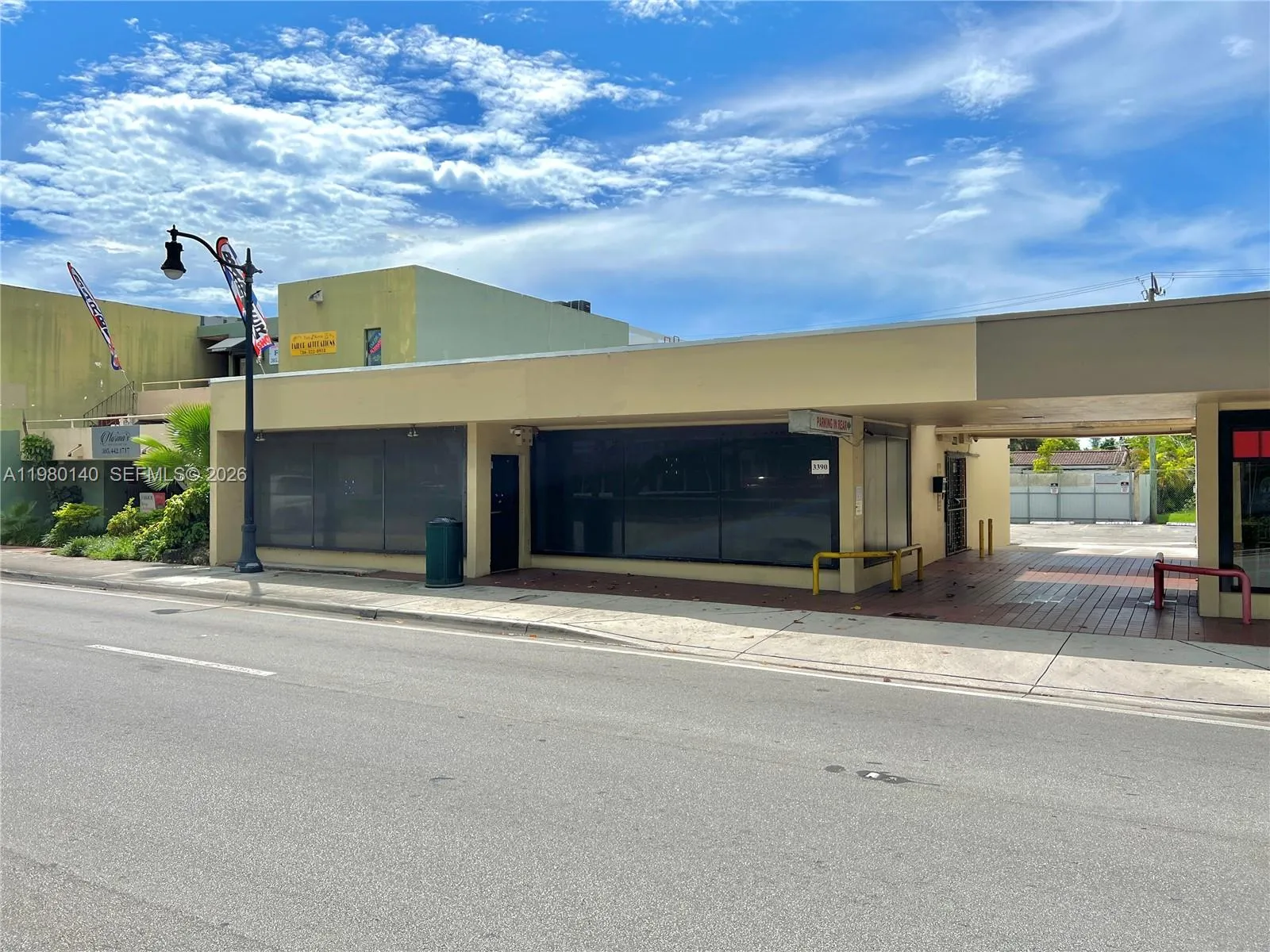 Foto de propiedad en 3390 SW Coral Way, Miami, FL 33142 Miami con MLS# 