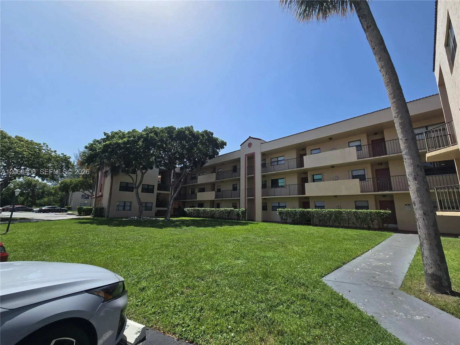 Foto de propiedad en 3396 Foxcroft Road 113, Miramar, FL 33025 Miramar con MLS# 