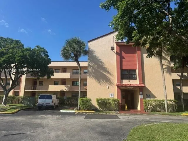 Foto de propiedad en 3396 Foxcroft Road 210, Miramar, FL 33025 Miramar con MLS# 