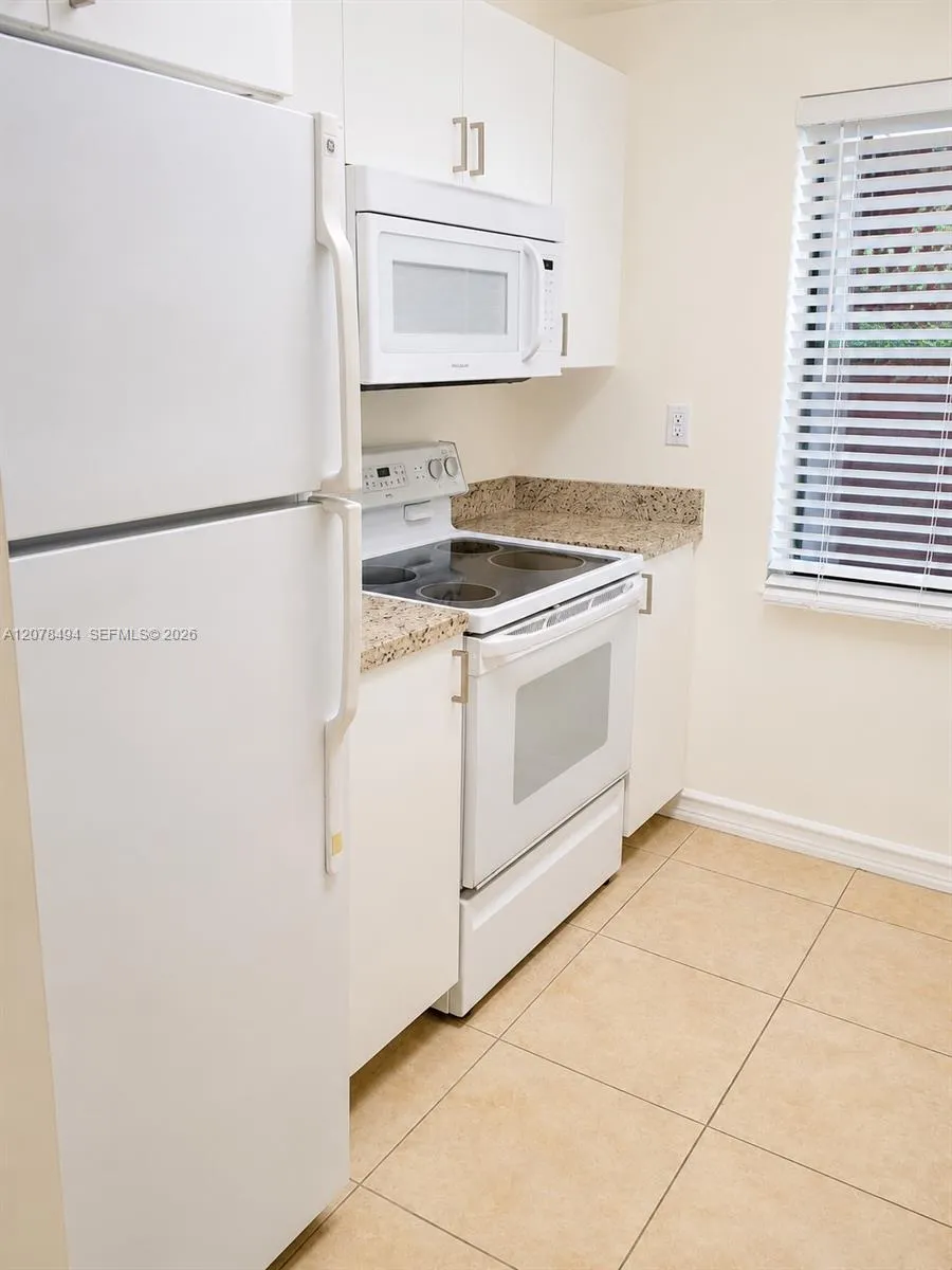 Foto de propiedad en 3396 Foxcroft Road 316, Miramar, FL 33025 Miramar con MLS# 