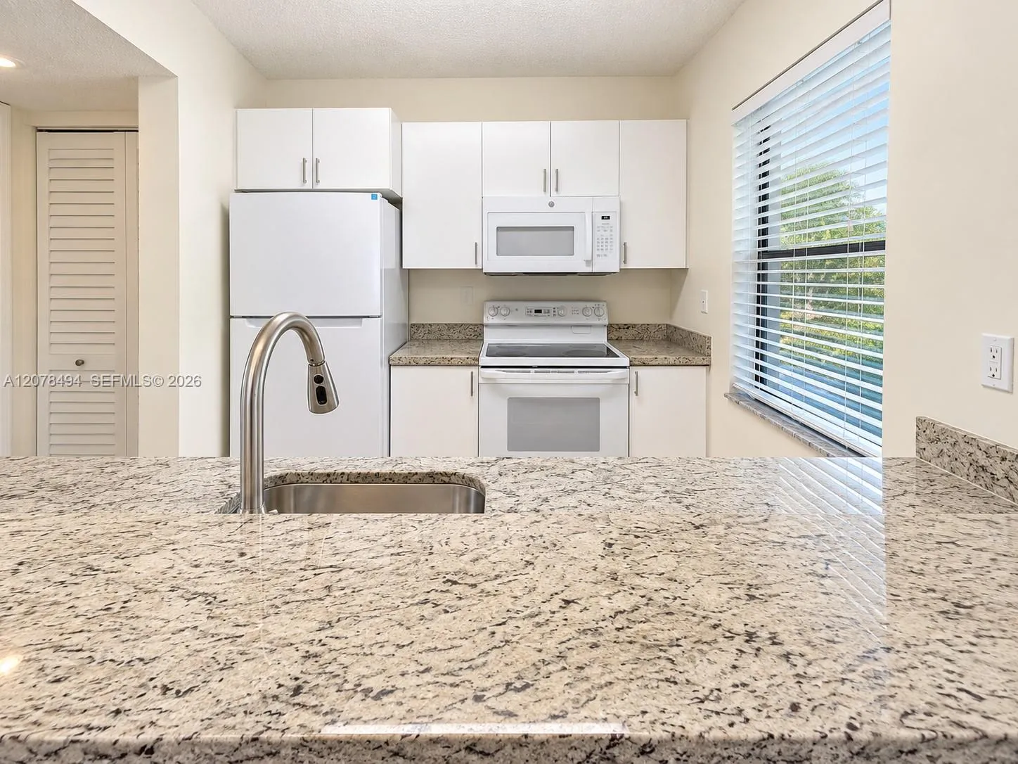 Foto de propiedad en 3396 Foxcroft Road 316, Miramar, FL 33025 Miramar con MLS# 