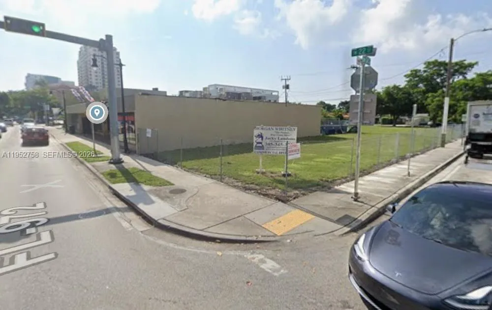 Foto de propiedad en 3398 Coral Way, Miami, FL 33145 Miami con MLS# 