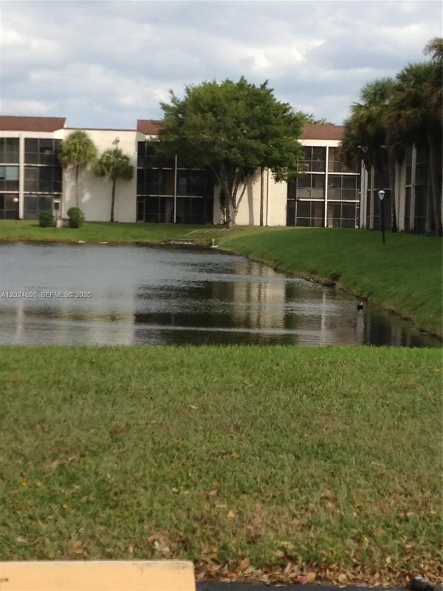 Foto de propiedad en 3399 Foxcroft Road 208, Miramar, FL 33025 Miramar con MLS# 