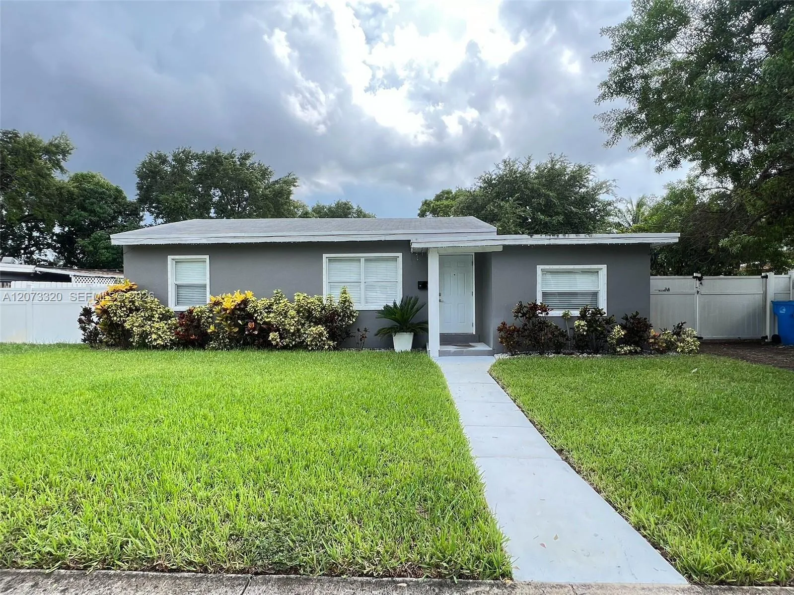 Foto de propiedad en 34 Allen Road, West Park, FL 33023 West Park con MLS# 