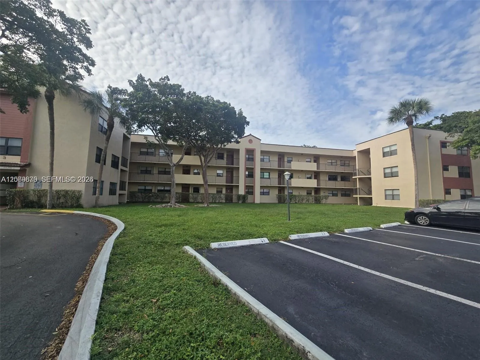 Foto de propiedad en 3400 Foxcroft Road 107, Miramar, FL 33025 Miramar con MLS# 