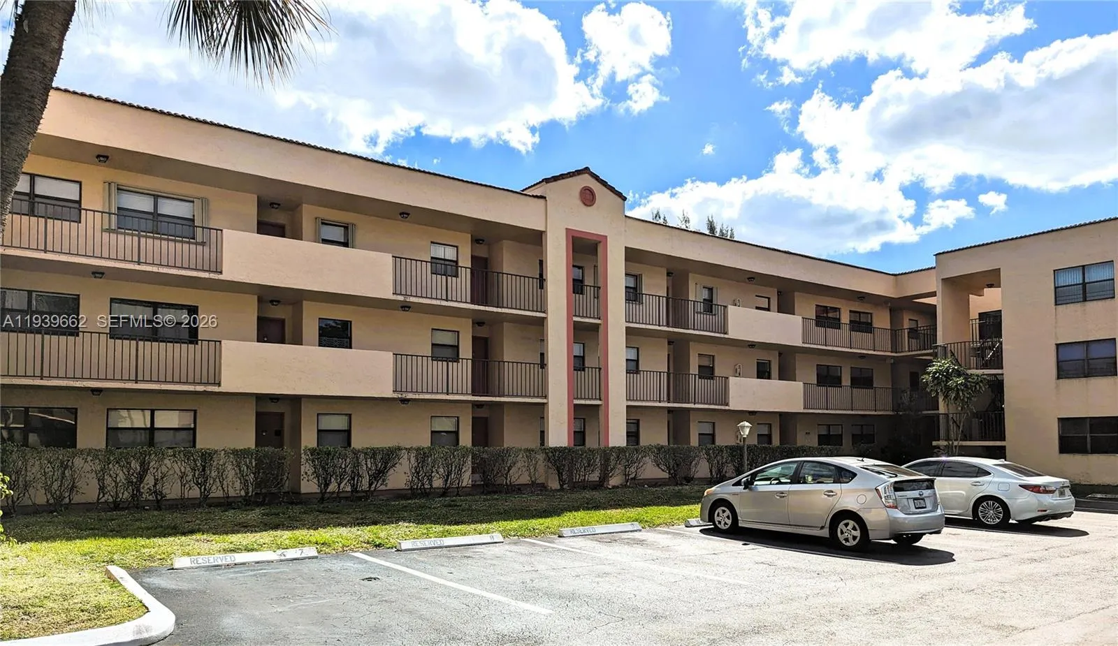 Foto de propiedad en 3400 Foxcroft Road 115, Miramar, FL 33025 Miramar con MLS# 