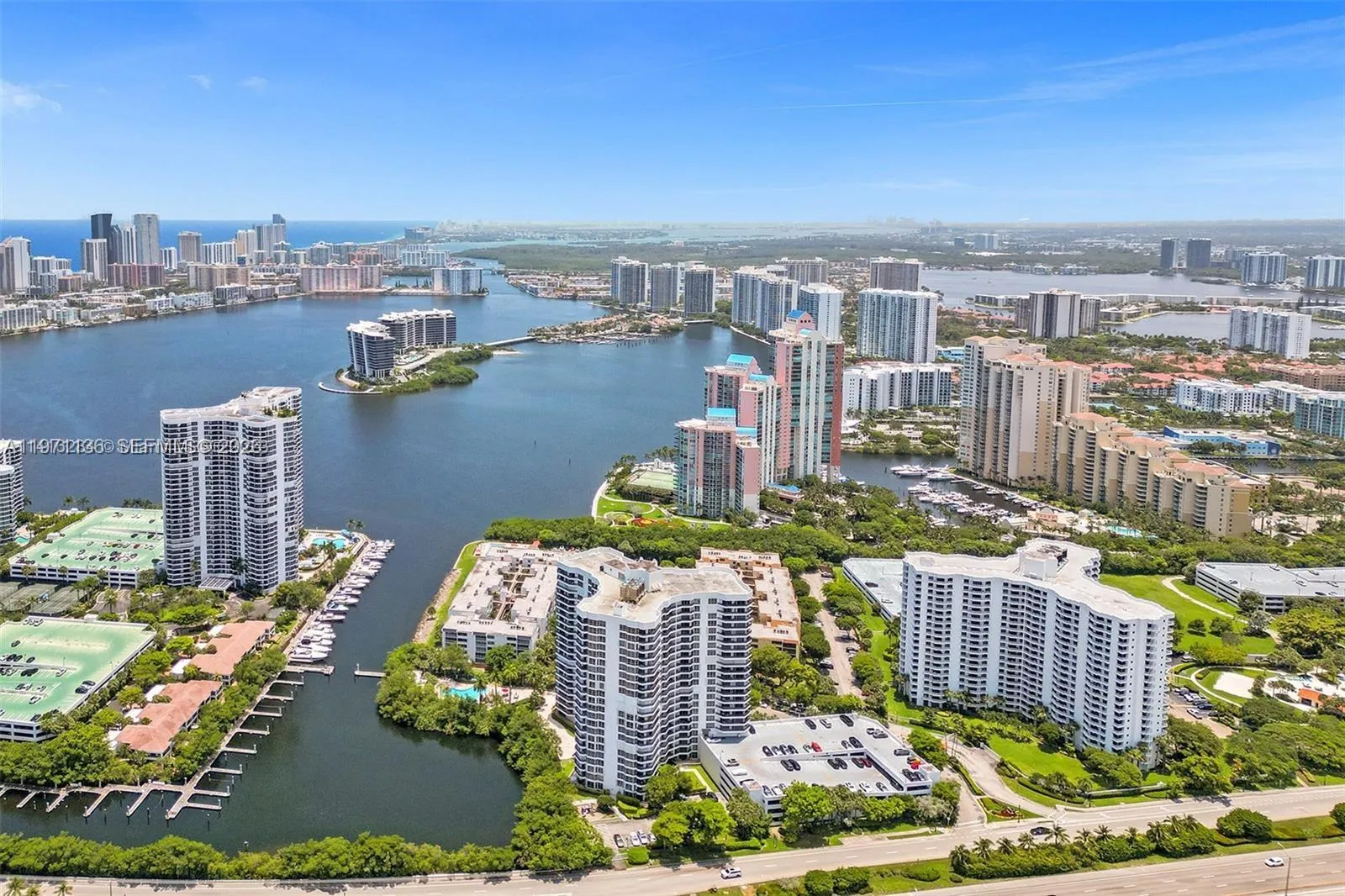 Foto de propiedad en 3400 NE 192nd Street 1607, Aventura, FL 33180 Aventura con MLS# 
