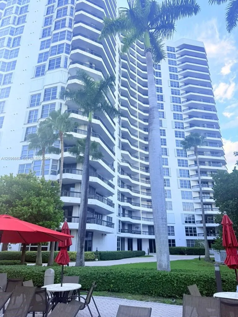 En Venta 3400 NE 192nd Street 410, Aventura, FL 33180, Aventura, FL 33180
