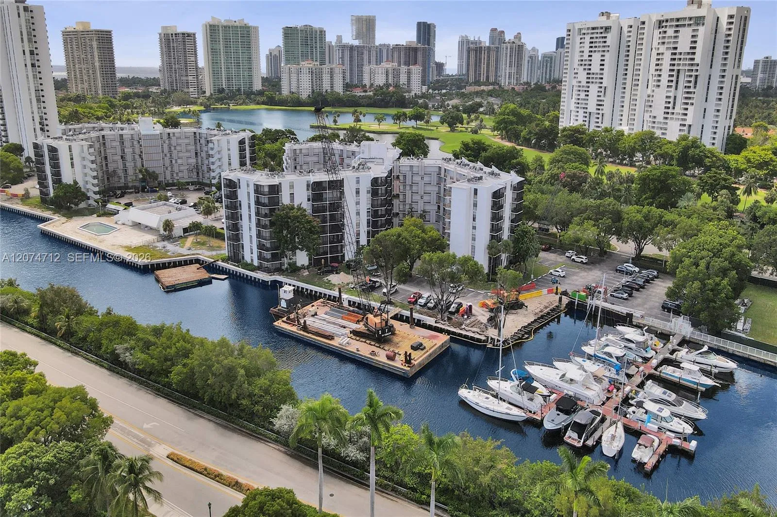 Foto de propiedad en 3401 N Country Club Drive EI403, Aventura, FL 33180 Aventura con MLS# 