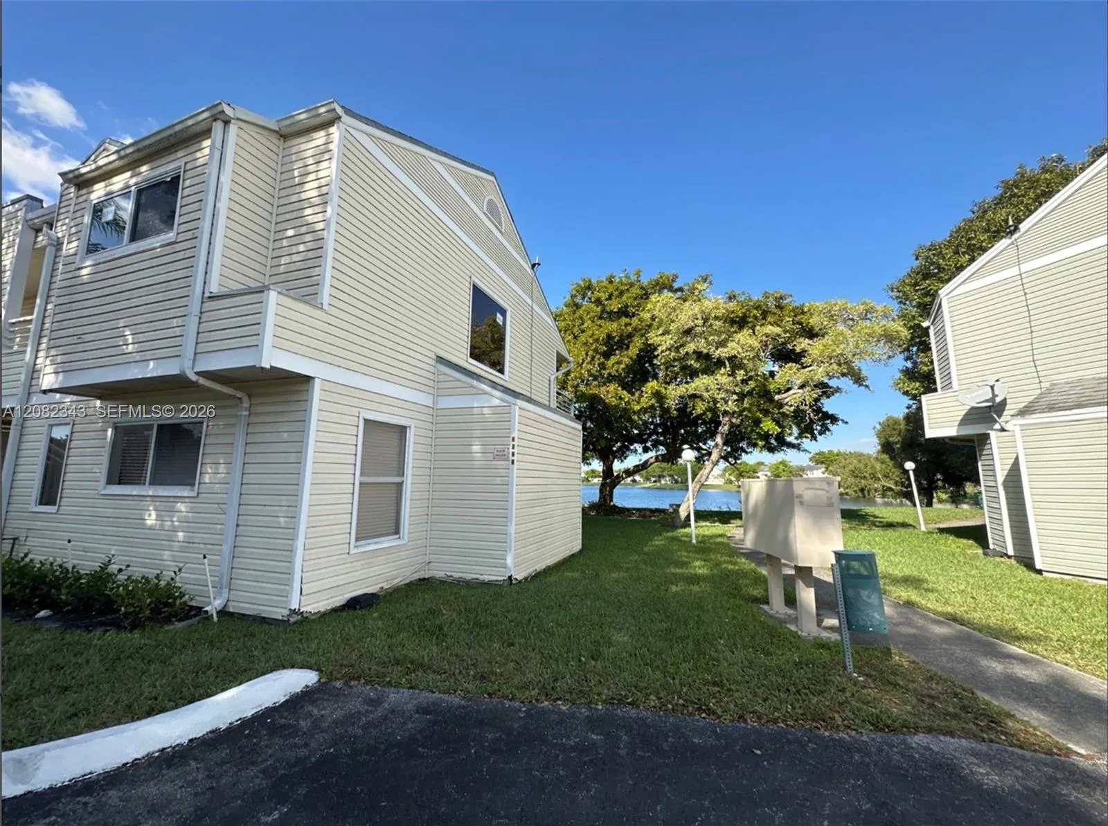 Foto de propiedad en 3405 NW 44th Street 204, Oakland Park, FL 33309 Oakland Park con MLS# 