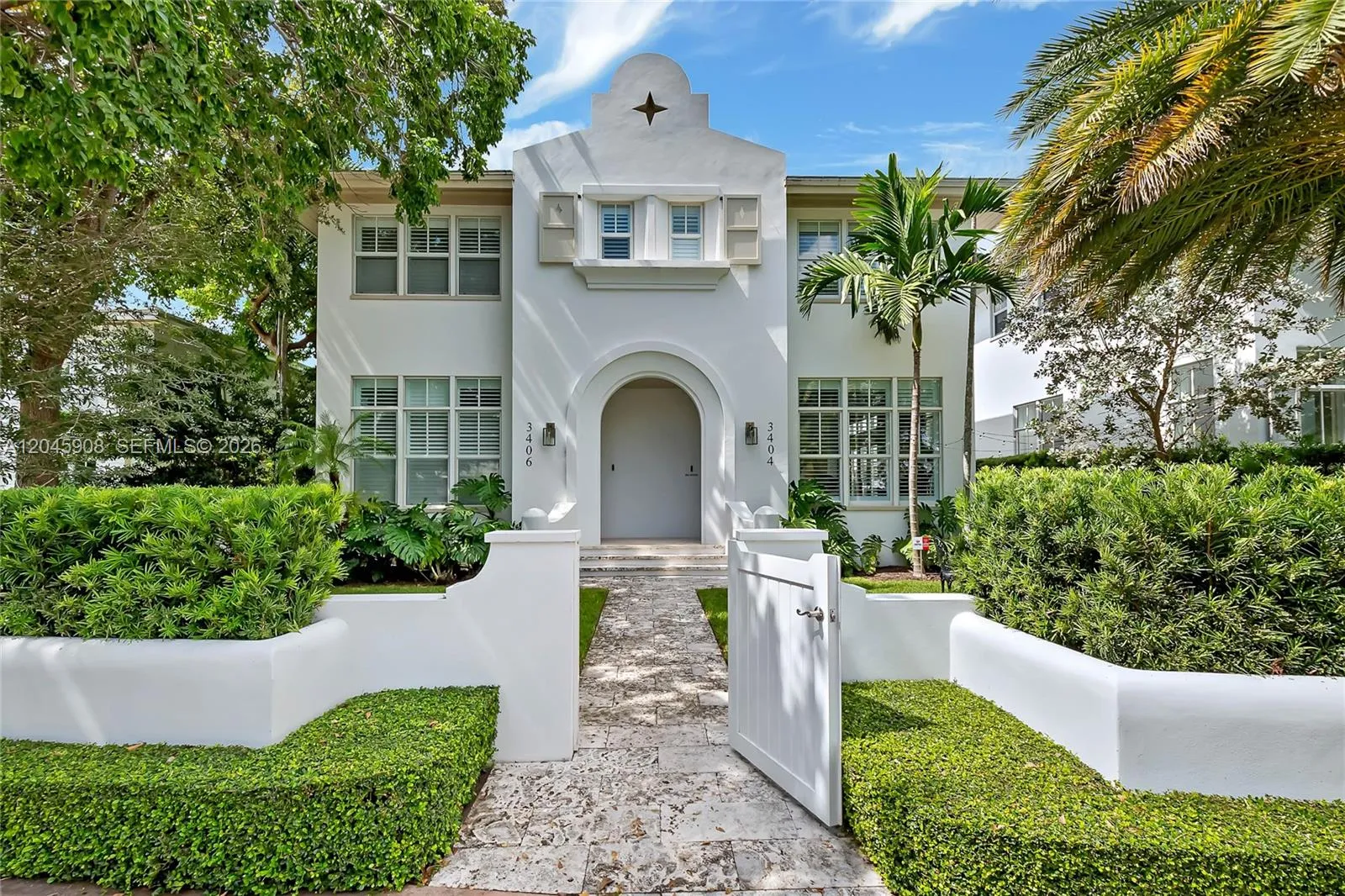 Foto de propiedad en 3406 Ponce De Leon Boulevard, Coral Gables, FL 33134 Coral Gables con MLS# 