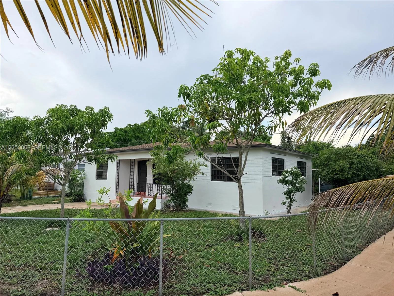 Foto de propiedad en 341 Aladdin Street, Opa-Locka, FL 33054 Opa-Locka con MLS# 