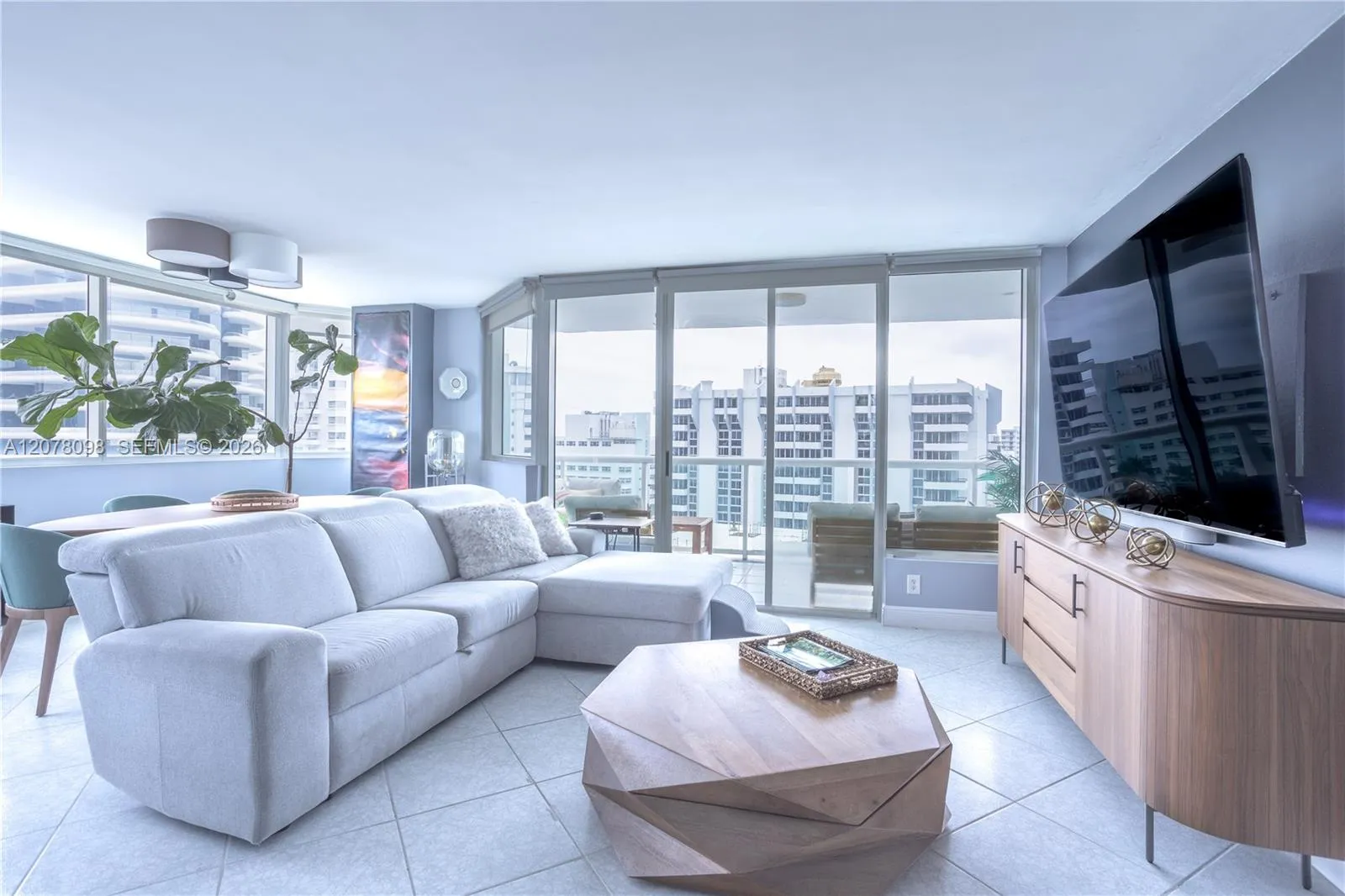 Foto de propiedad en 3411 Indian Creek Drive 1204, Miami Beach, FL 33140 Miami Beach con MLS# 