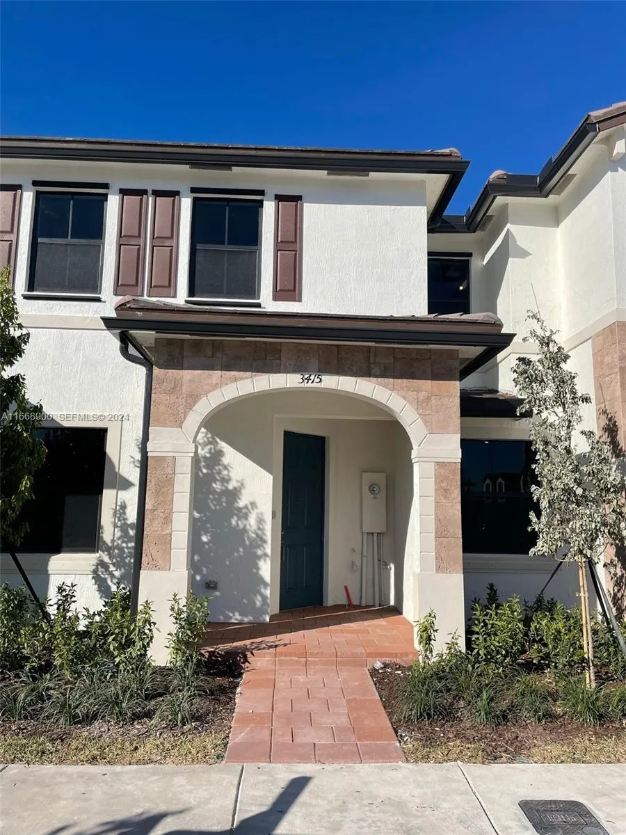 Foto de propiedad en 3415 W 112th Terrace, Hialeah, FL 33018 Hialeah con MLS# 