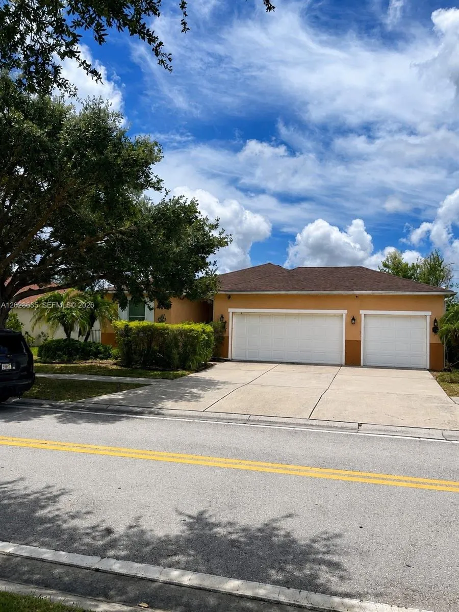 Foto de propiedad en 342 Star Shell Drive, Tampa, FL 33572 Tampa con MLS# 