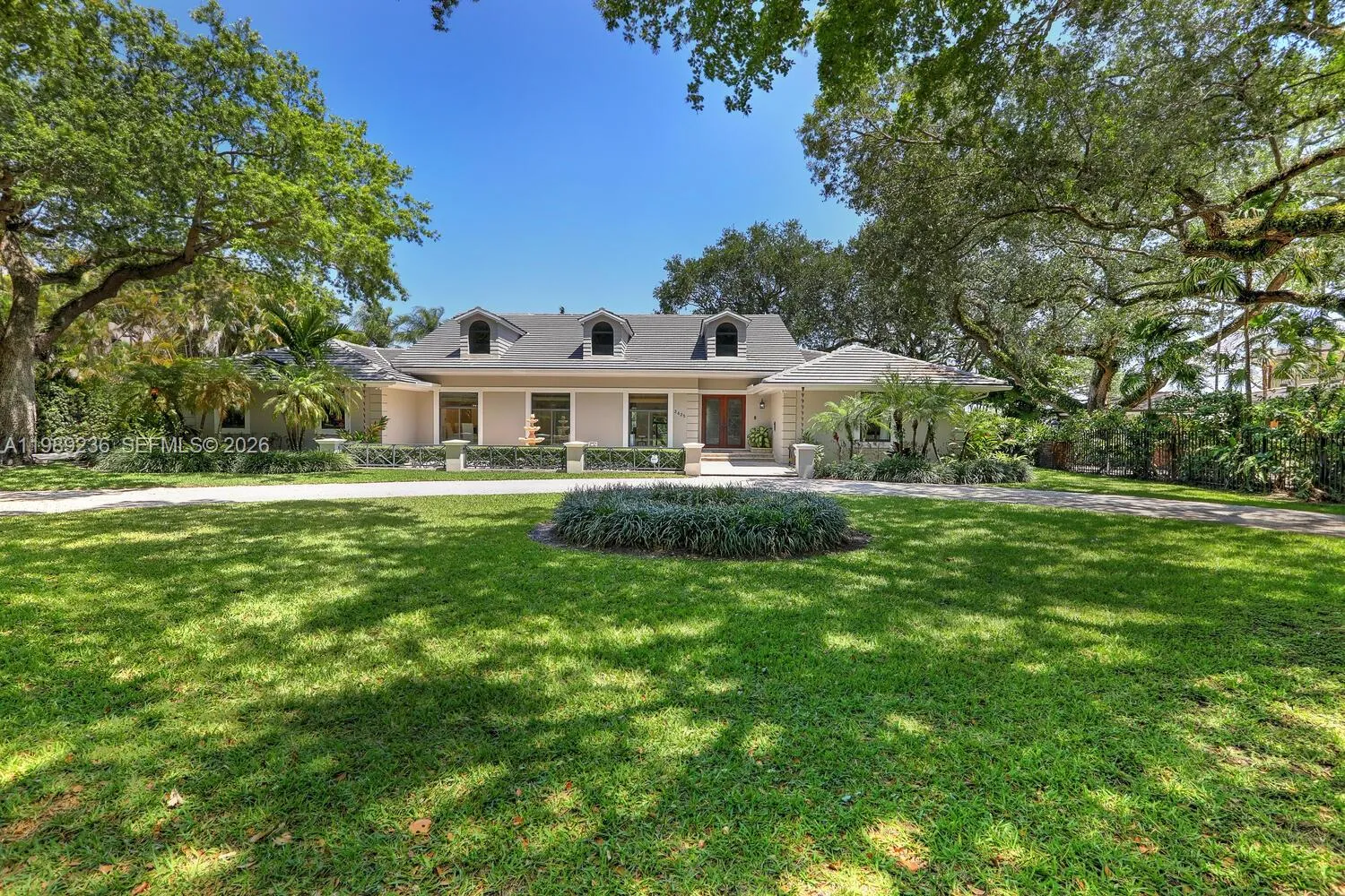Foto de propiedad en 3425 Alhambra Circle, Coral Gables, FL 33134 Coral Gables con MLS# 