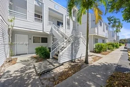 Foto de propiedad en 3425 NW 44th Street 204, Oakland Park, FL 33309 Oakland Park con MLS# 