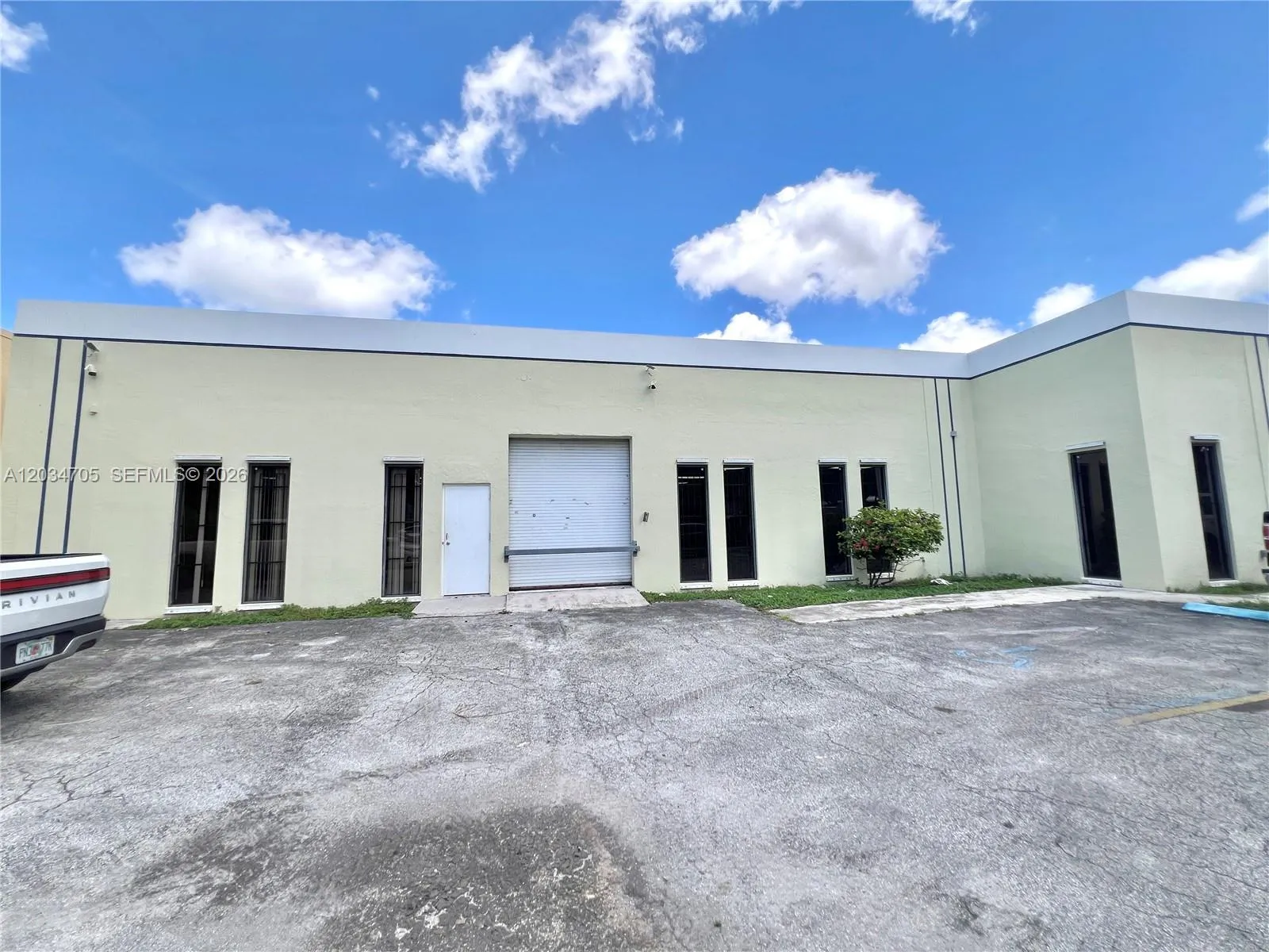 Foto de propiedad en 3425 NW 73rd Avenue, Miami, FL 33122 Miami con MLS# 