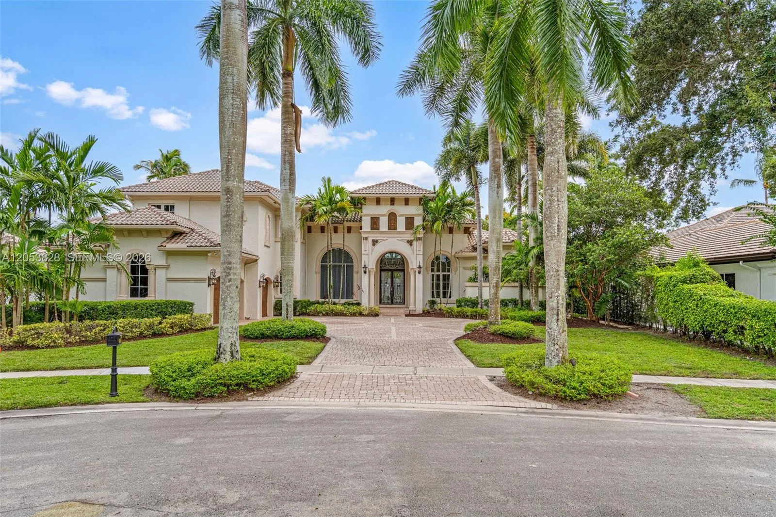 Foto de propiedad en 343 Merlin Way, Plantation, FL 33324 Plantation con MLS# 