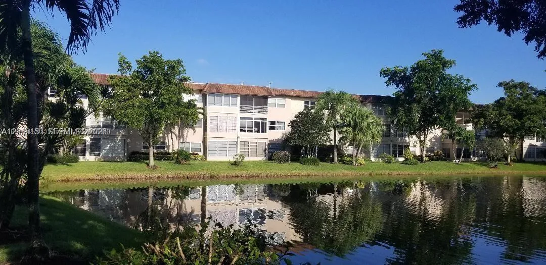 Vendido 3430 NW 52nd Avenue 110, Lauderdale Lakes, FL 33319, Lauderdale Lakes, FL 33319