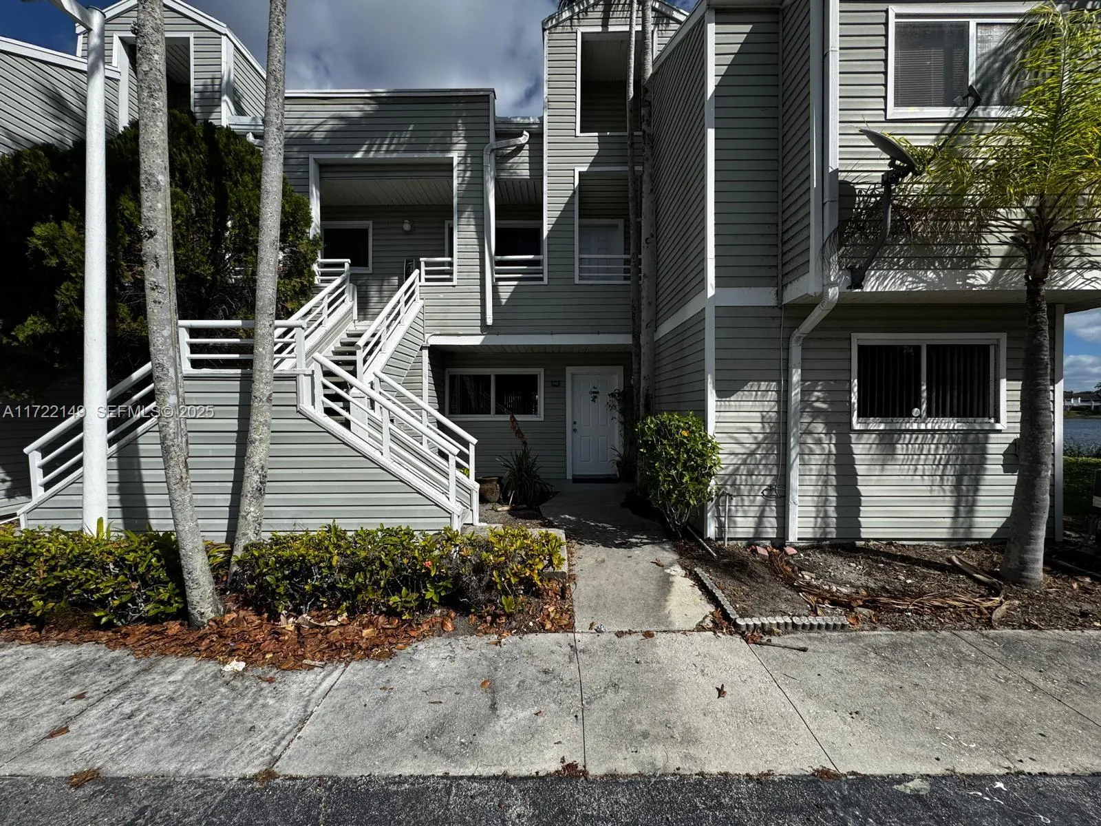Foto de propiedad en 3437 NW 44th Street 208, Oakland Park, FL 33309 Oakland Park con MLS# 