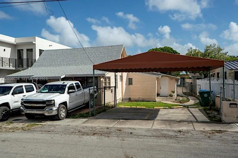 Foto de propiedad en 3438 SW 2nd Street, Miami, FL 33135 Miami con MLS# 