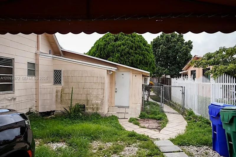 En Renta 3438 SW 2nd Street R1, Miami, FL 33135, Miami, FL 33135