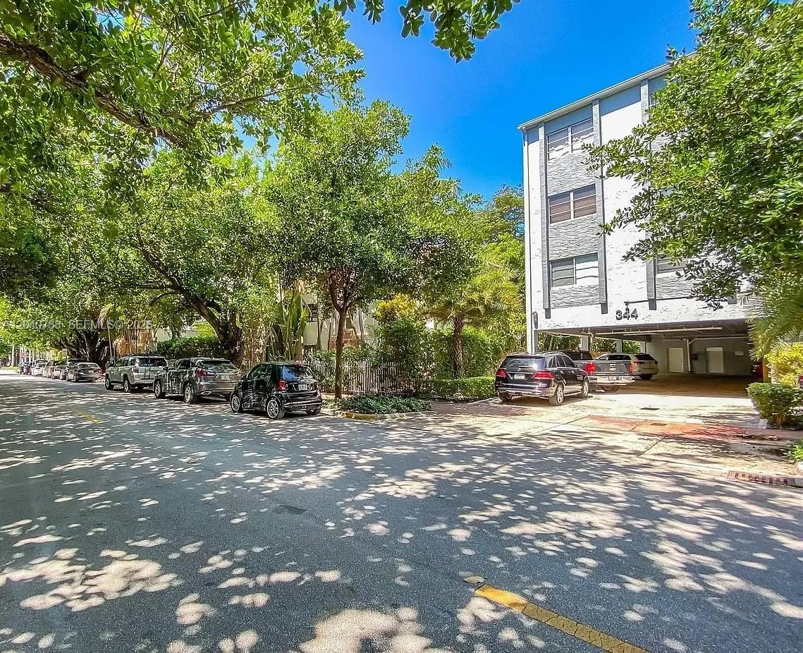 Foto de propiedad en 344 Meridian Avenue 2B, Miami Beach, FL 33139 Miami Beach con MLS# 