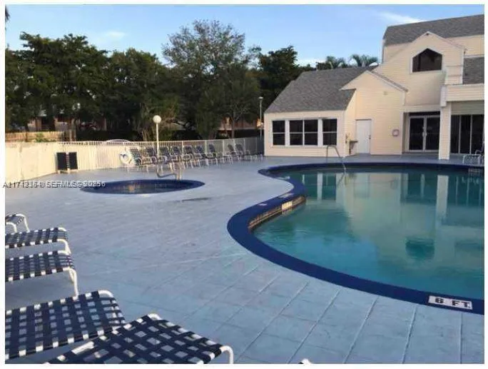 Foto de propiedad en 3441 NW 44th Street 106, Oakland Park, FL 33309 Oakland Park con MLS# 