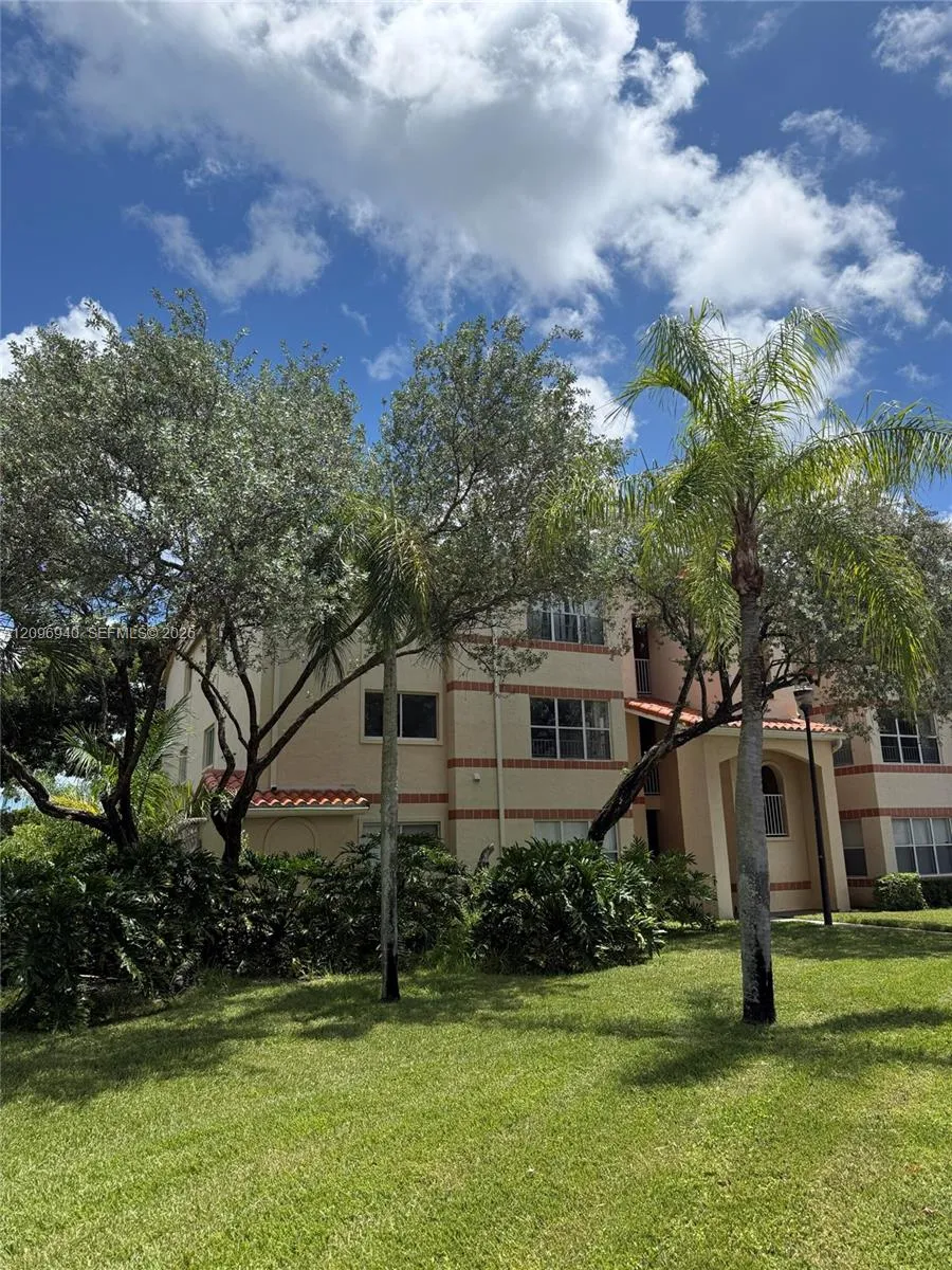 En Venta 3450 N Pinewalk Drive N 421, Margate, FL 33063, Margate, FL 33063