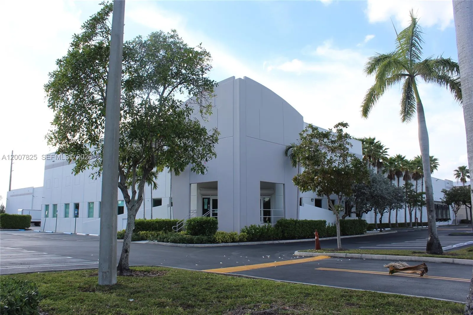 Foto de propiedad en 3450 NW 115th Avenue, Doral, FL 33178 Doral con MLS# 