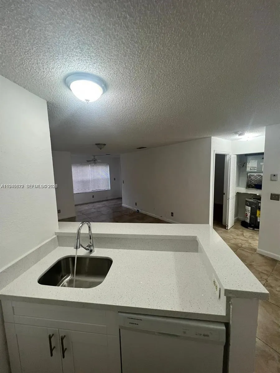 Foto de propiedad en 3460 N Pinewalk Drive N 315, Margate, FL 33063 Margate con MLS# 
