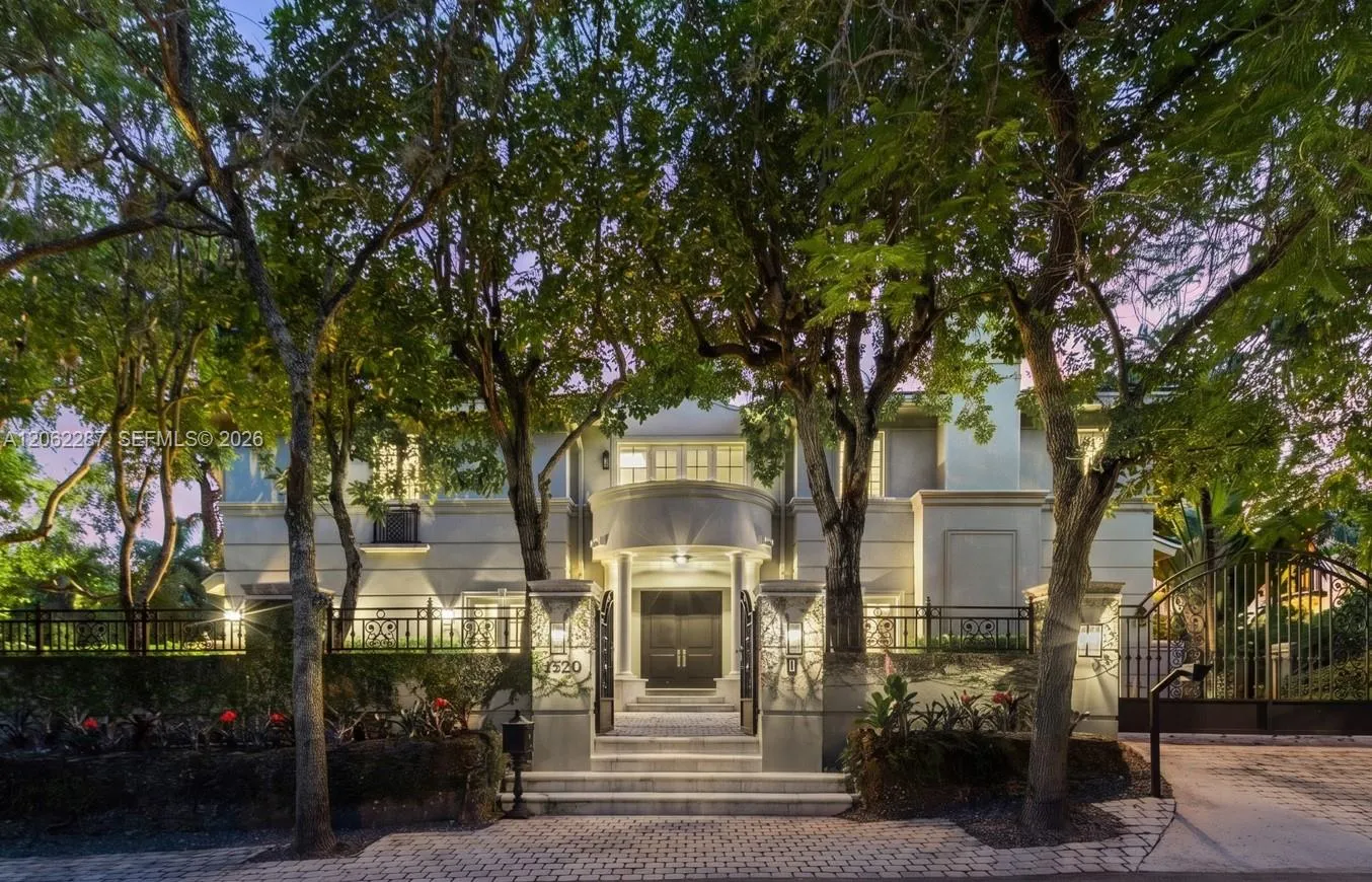Foto de propiedad en 3460 S Moorings Way, Miami, FL 33133 Miami con MLS# 