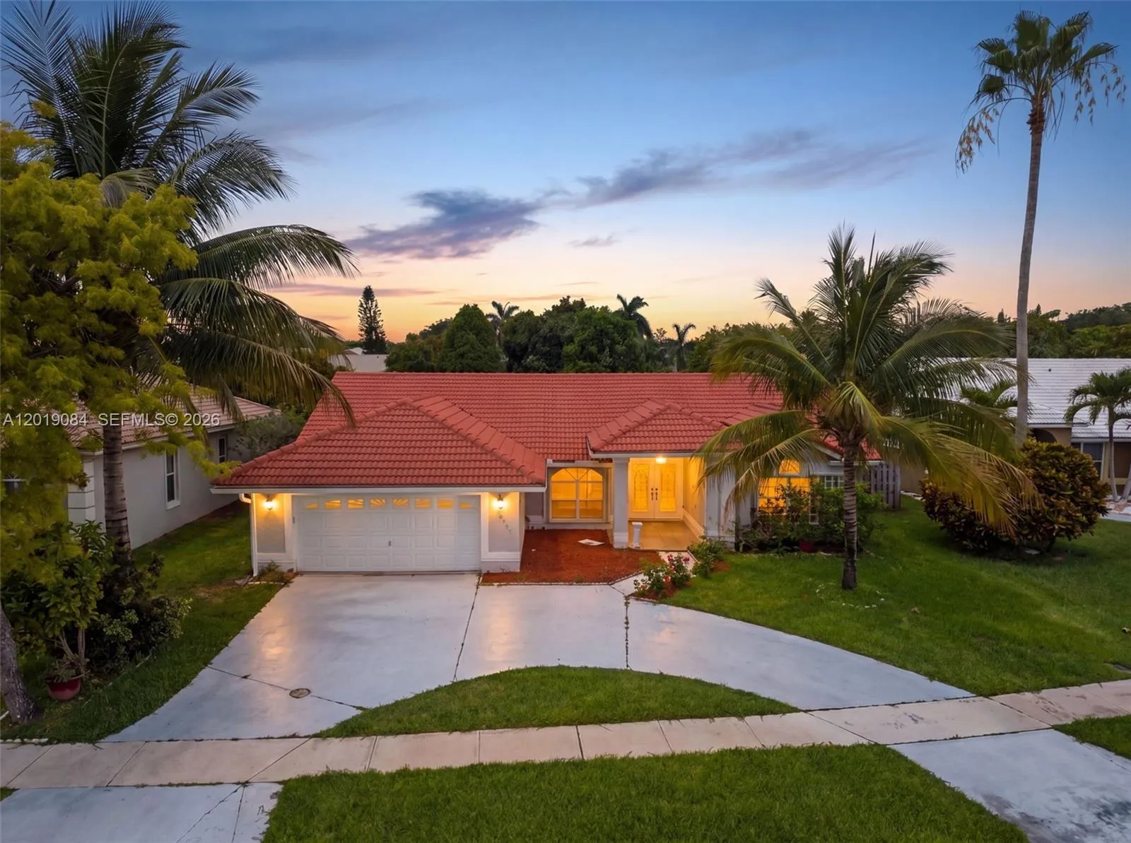 Foto de propiedad en 3462 Harness Circle, Wellington, FL 33449 Wellington con MLS# 
