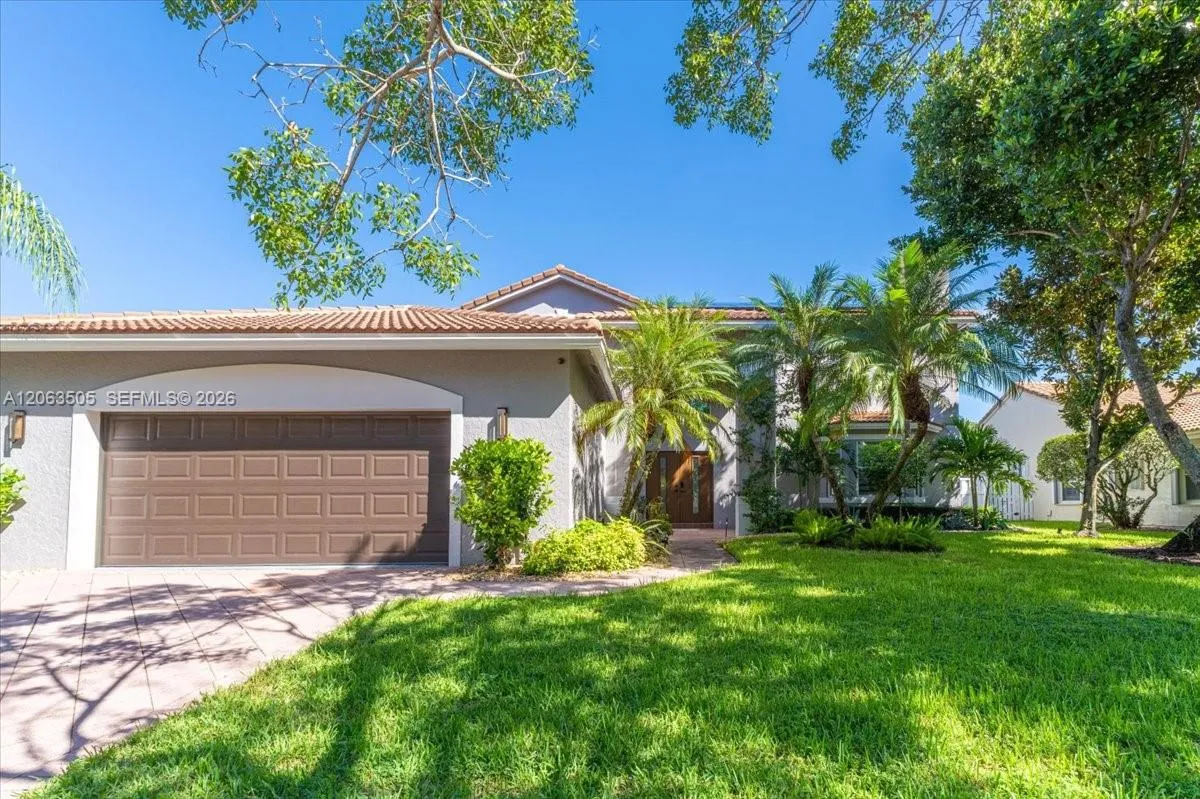 Foto de propiedad en 347 Fairmont Road, Weston, FL 33326 Weston con MLS# 