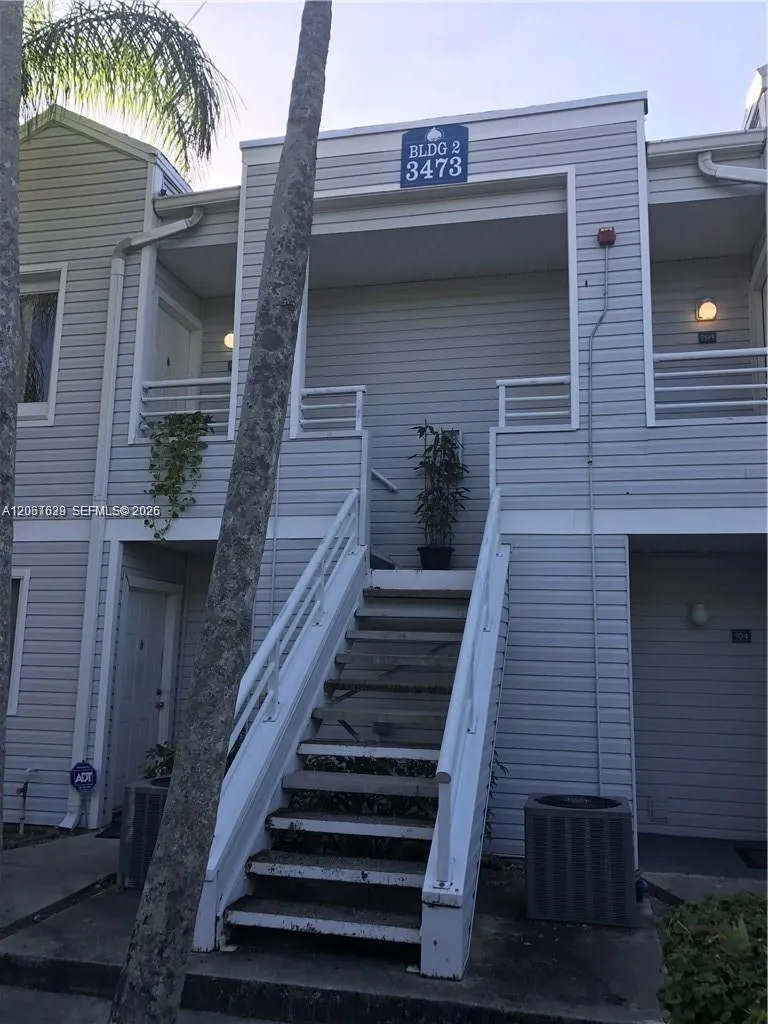 Foto de propiedad en 3473 NW 44th Street 103, Oakland Park, FL 33309 Oakland Park con MLS# 