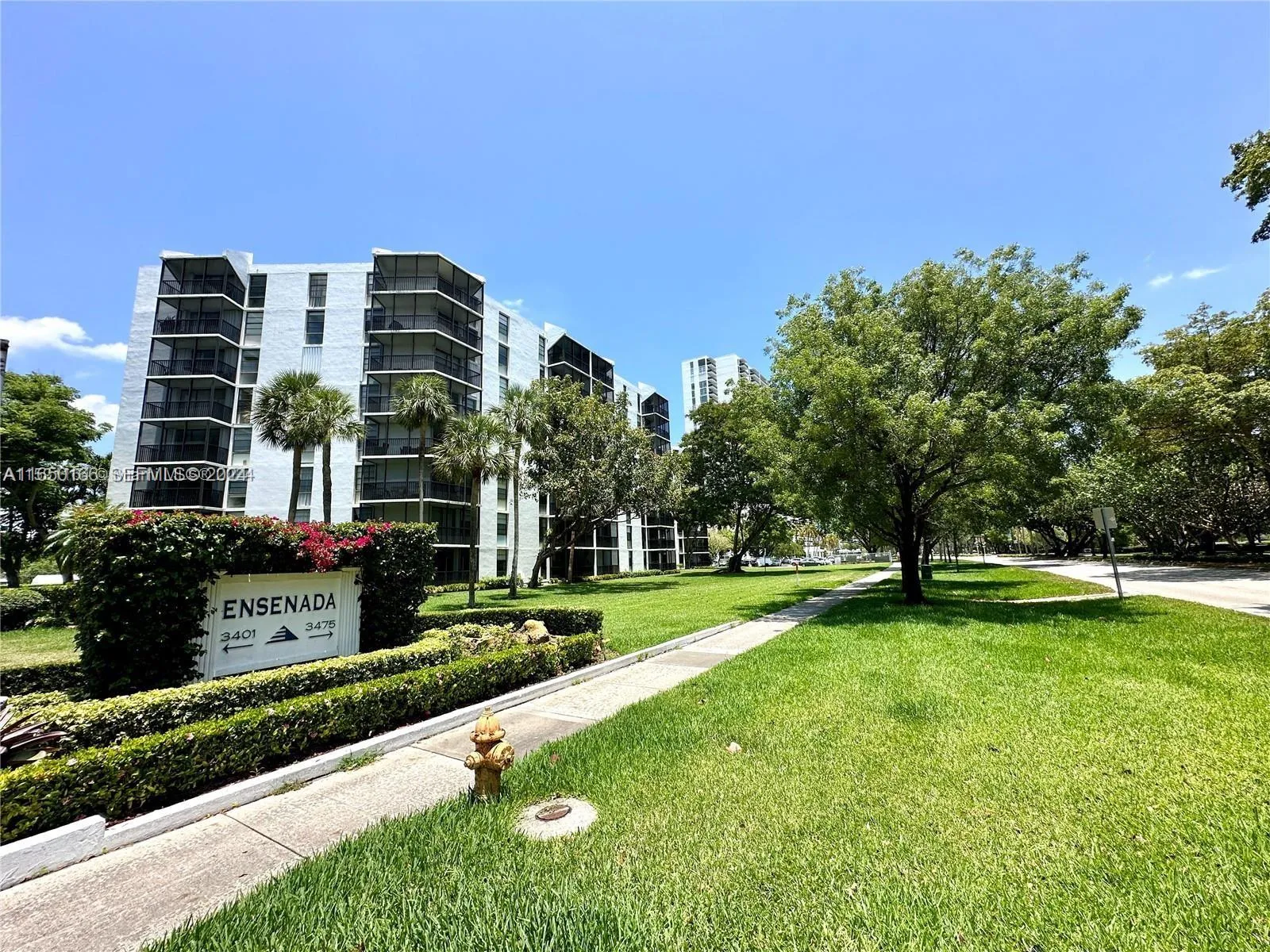 Foto de propiedad en 3475 N Country Club Drive 204, Aventura, FL 33180 Aventura con MLS# 