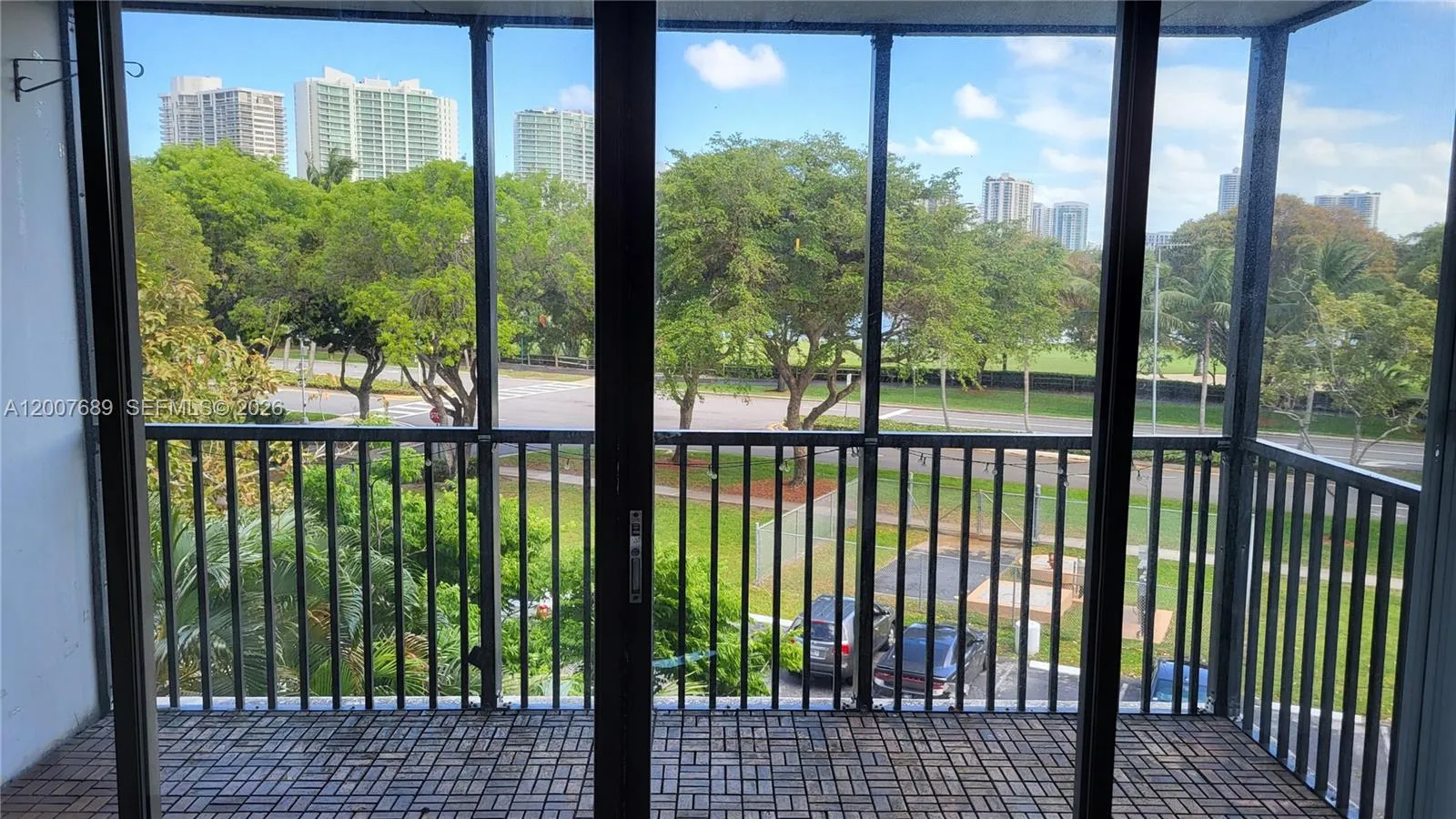 Foto de propiedad en 3475 N Country Club Drive 409, Aventura, FL 33180 Aventura con MLS# 