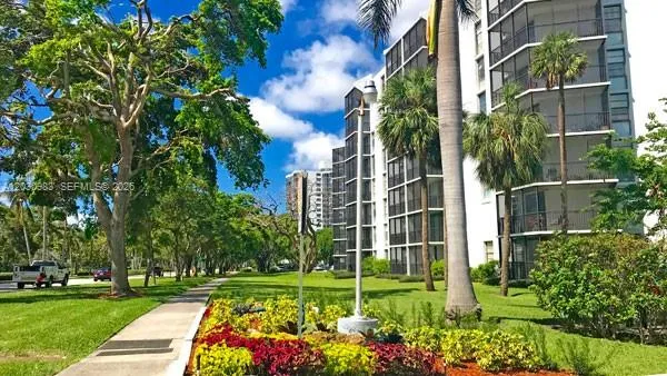 Foto de propiedad en 3475 N Country Club Drive 608, Aventura, FL 33180 Aventura con MLS# 