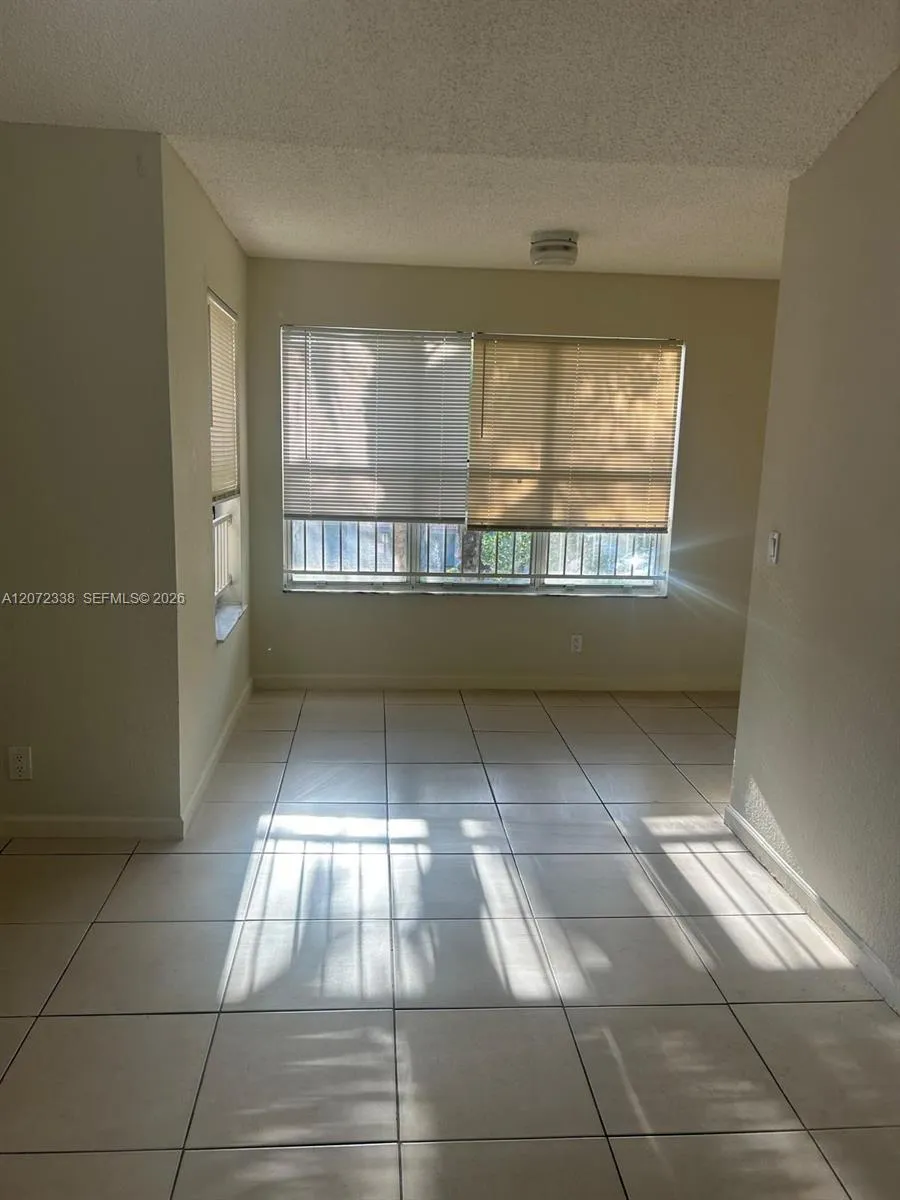Foto de propiedad en 3480 N Pinewalk Drive N 135, Margate, FL 33063 Margate con MLS# 
