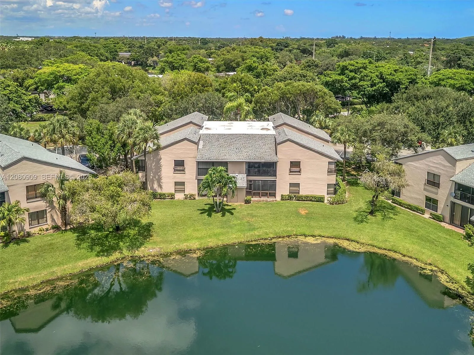 Foto de propiedad en 3482 NW 47th Avenue 3121, Coconut Creek, FL 33063 Coconut Creek con MLS# 