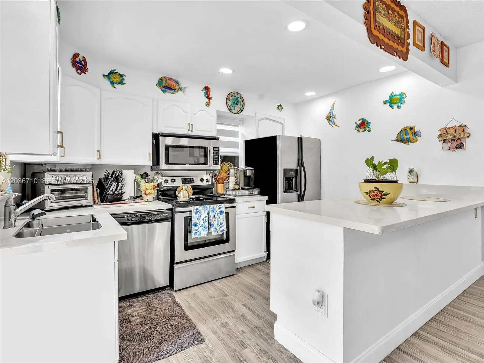 Foto de propiedad en 3483 SW 52nd Avenue, Pembroke Park, FL 33023 Pembroke Park con MLS# 