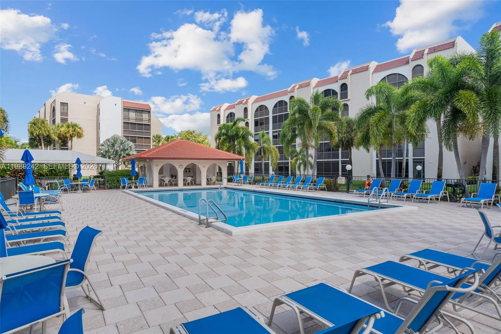Foto de propiedad en 3485 Environ Boulevard C205, Lauderhill, FL 33319 Lauderhill con MLS# 