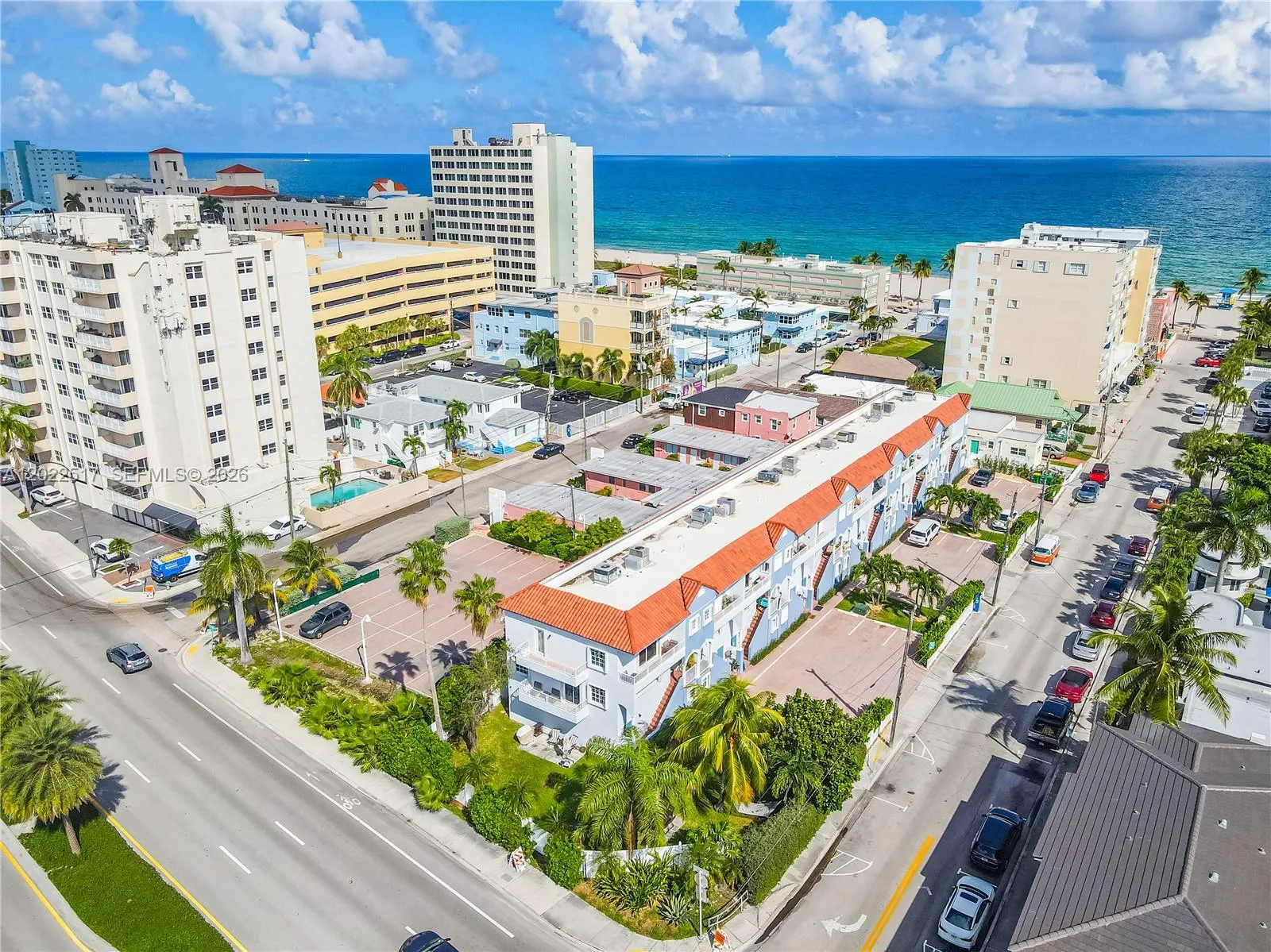 Foto de propiedad en 349 Virginia Street 349, Hollywood, FL 33019 Hollywood con MLS# 