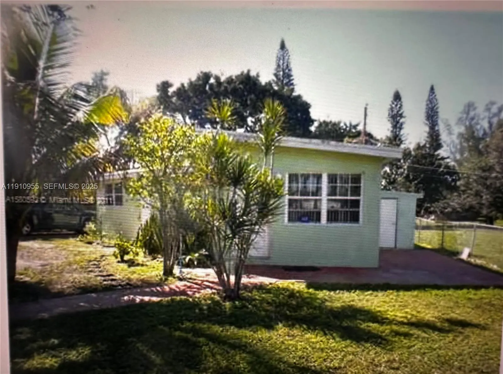 Foto de propiedad en 3490 SW 56th Avenue, West Park, FL 33023 West Park con MLS# 