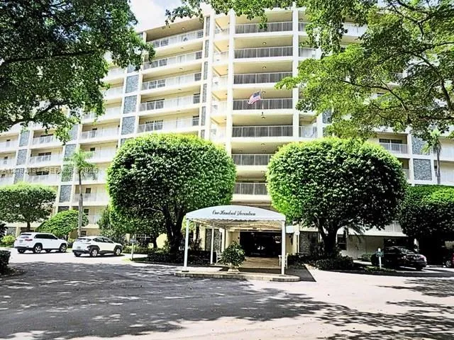 En Venta 3499 Oaks Way 708, Pompano Beach, FL 33069, Pompano Beach, FL 33069