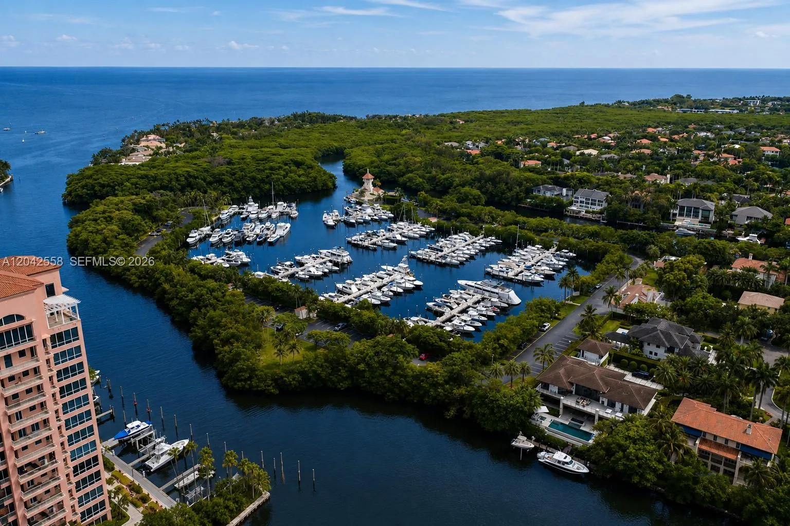 Foto de propiedad en 35 Edgewater Drive 107, Coral Gables, FL 33133 Coral Gables con MLS# 