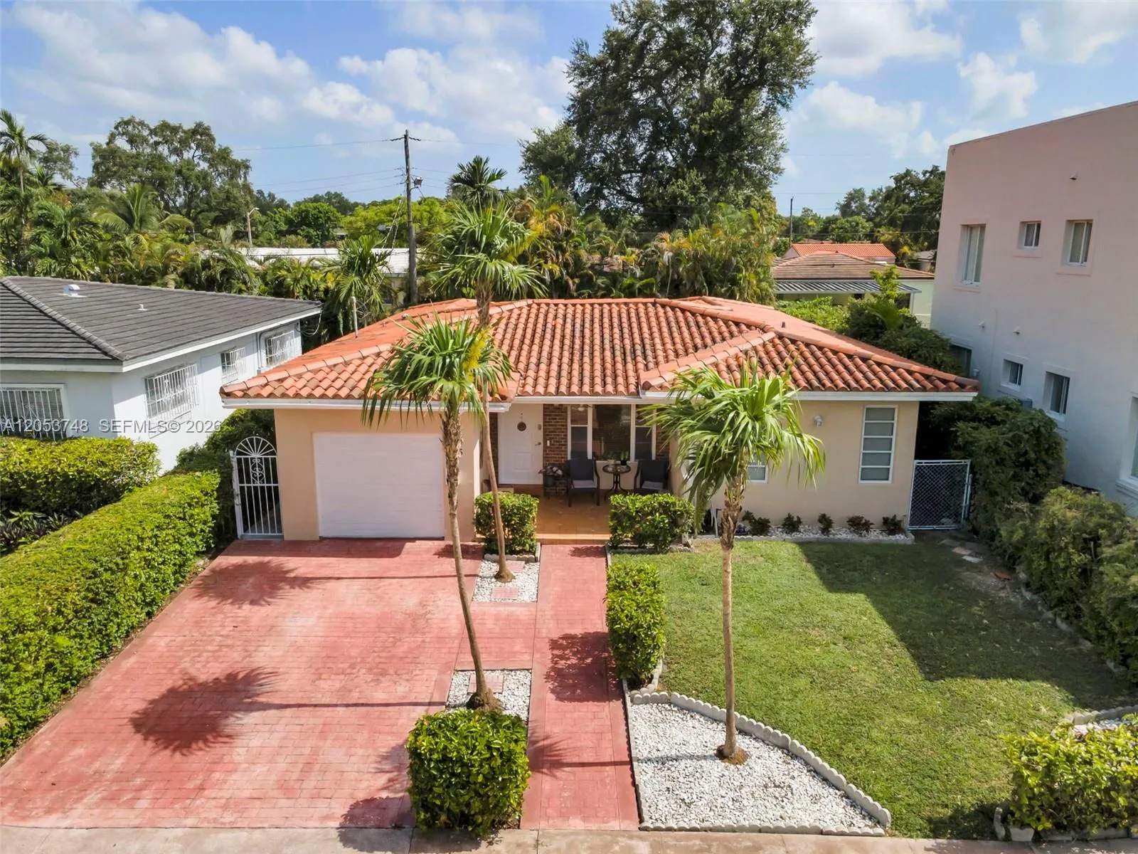 Foto de propiedad en 35 Oviedo Avenue, Coral Gables, FL 33134 Coral Gables con MLS# 