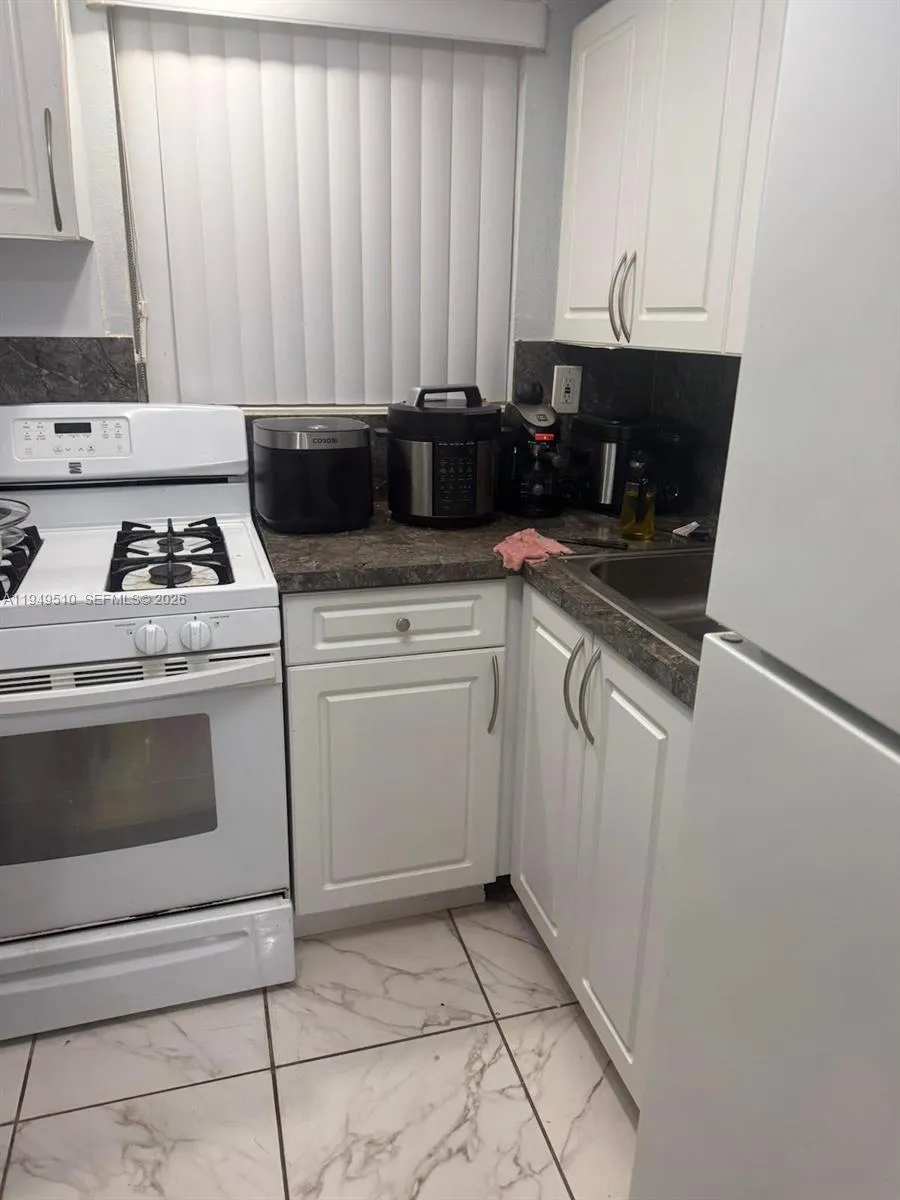 En Venta 350 E 21st Street 108, Hialeah, FL 33010, Hialeah, FL 33010