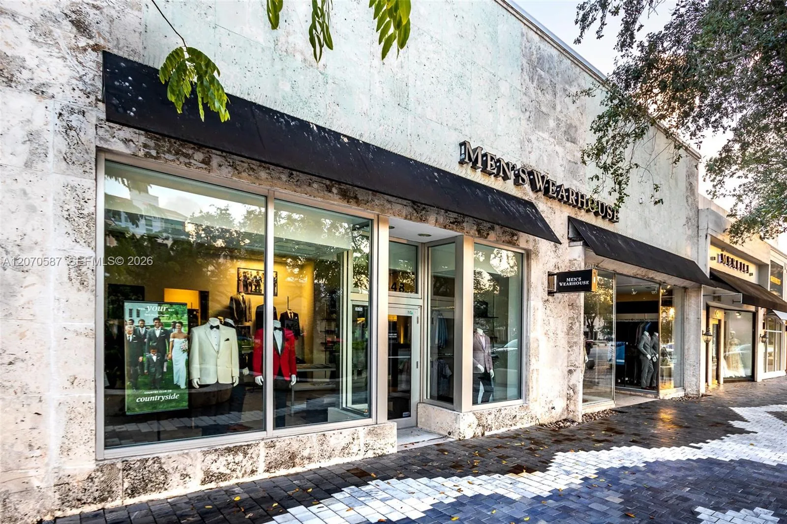 Foto de propiedad en 350 Miracle Mile, Coral Gables, FL 33134 Coral Gables con MLS# 